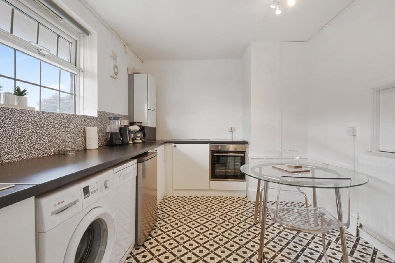 The Serene 2-Bedroom Flat W Free Street Parking Sutton  Exteriér fotografie