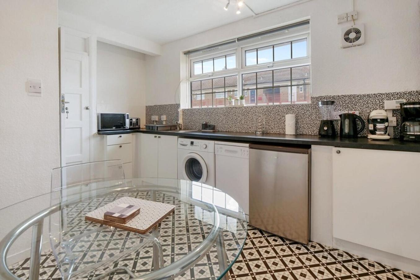 The Serene 2-Bedroom Flat W Free Street Parking Sutton  Exteriér fotografie