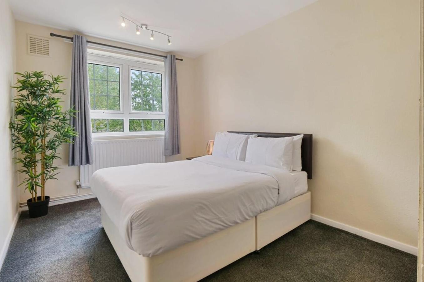 The Serene 2-Bedroom Flat W Free Street Parking Sutton  Exteriér fotografie
